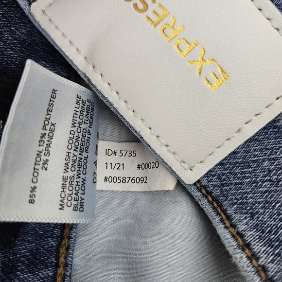 Express Mom Shorts Super High Rise Medium Wash Cut Off Raw Hem Denim 6 - Picture 8 of 8